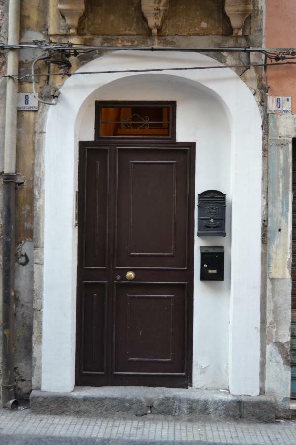 Chez Amelie & Jean-Louis Apartment Catania Exterior photo