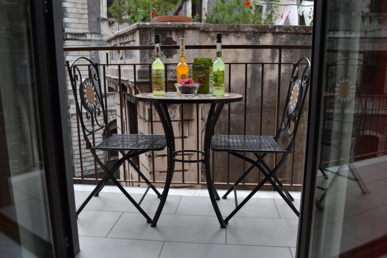 Chez Amelie & Jean-Louis Apartment Catania Exterior photo